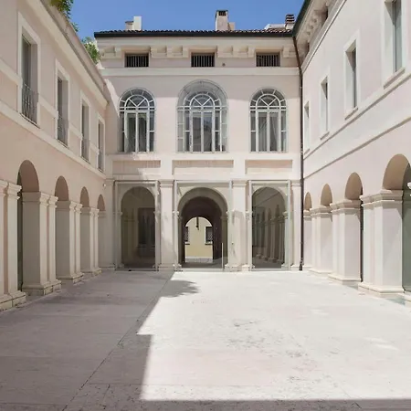 Palazzo Beccagutti Cavriani - Gallery E Frescoes Apartment *